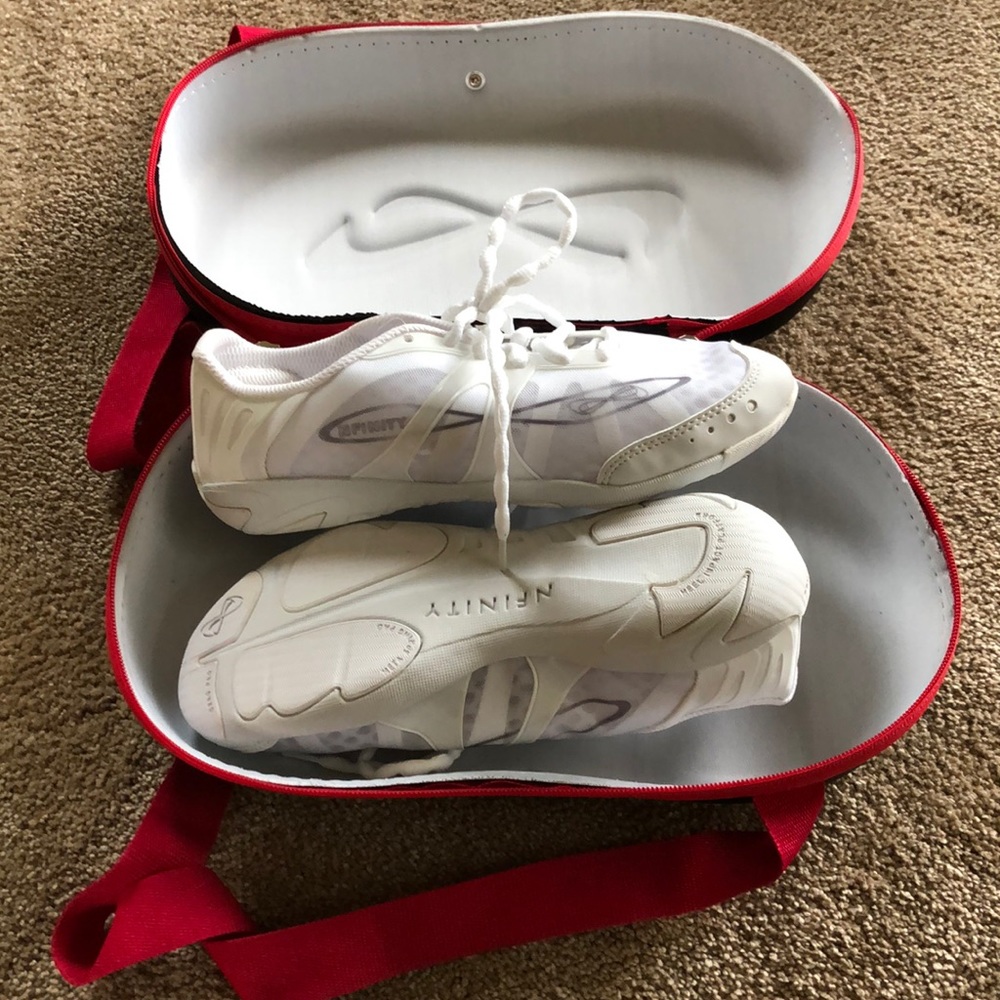 Cheer shoes